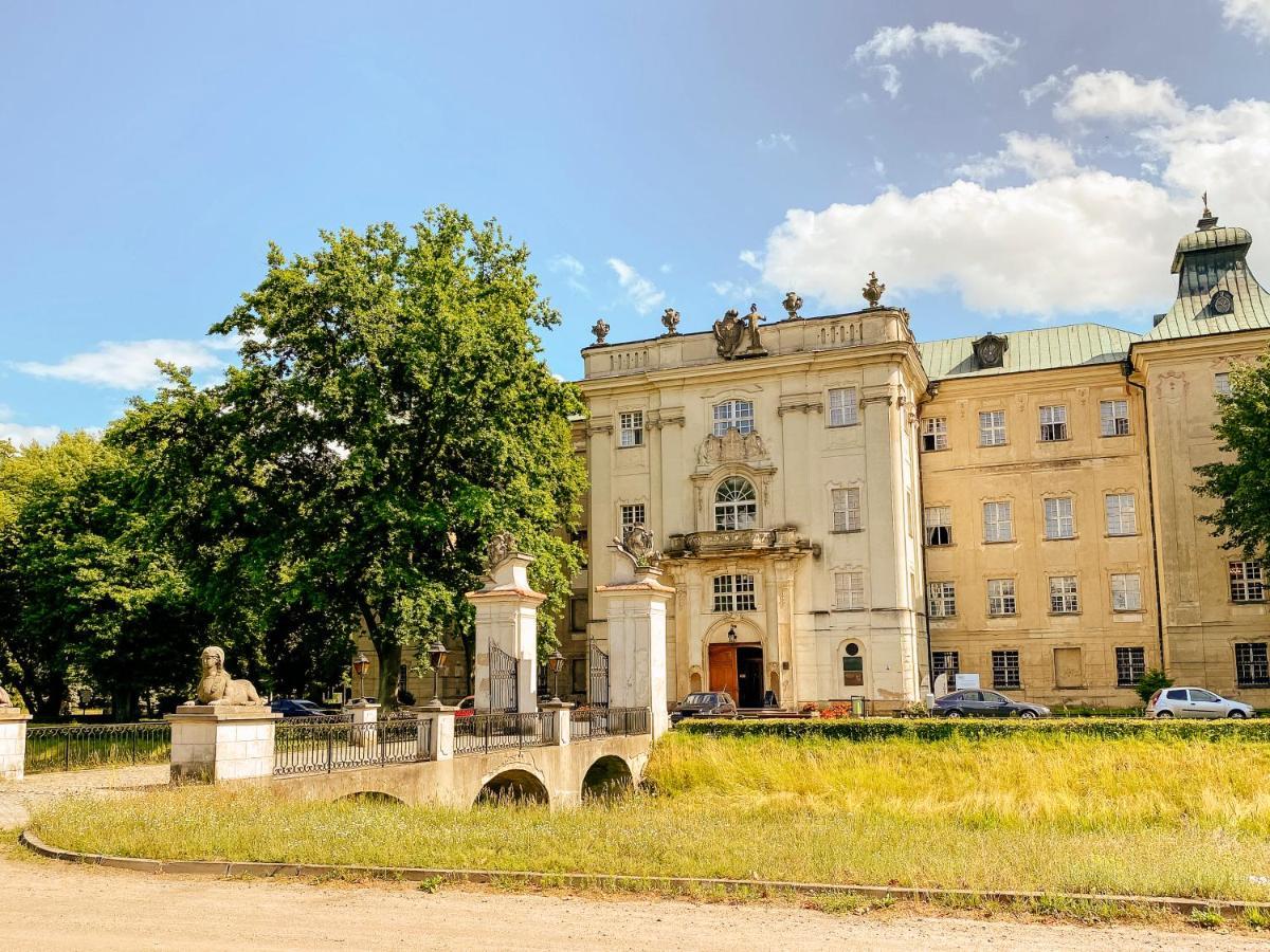 Hotel Zamek Krolewski W Rydzynie Rydzyna Exterior foto